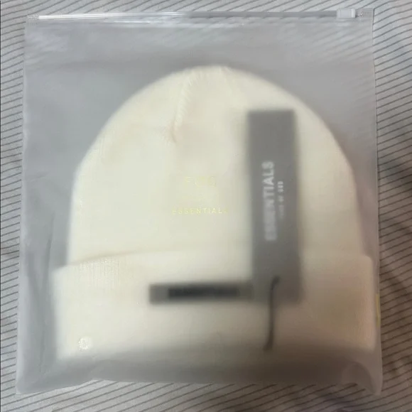 Essentials Fear of God White Knit Beanie NWT One Size Streetwear Unisex - Picture 2 of 4